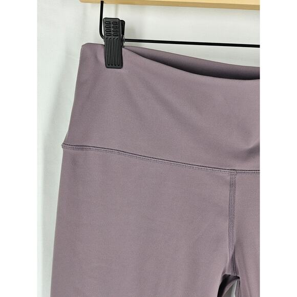 WOMEN'S LAVENDER GYM COMPRESSION LEGGINGS SIZE LARGE - VERY COMFORTABLE MATERIAL - Picture 3 of 11